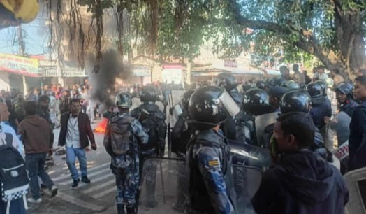 बारा तनावग्रस्त, एमाले र जेन-जी बिच झडप, कर्फ्यु आदेश जारी